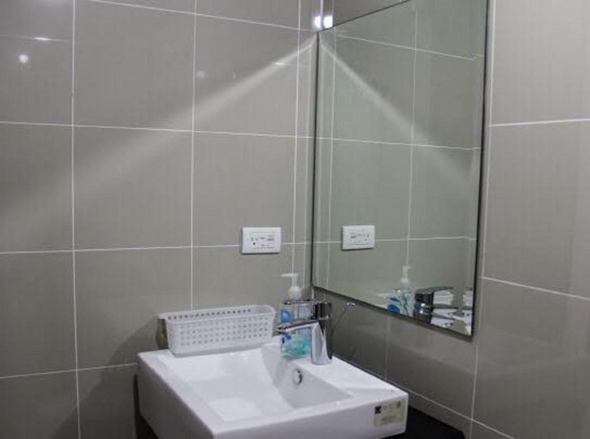 Cubao Manhattanheights Unit 7Ef Tower B, 1Br Манила Экстерьер фото